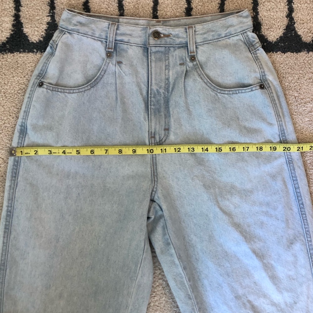 Vintage Brittania High Rise Light Wash Pleated Mom Jeans - Picture 7 of 11